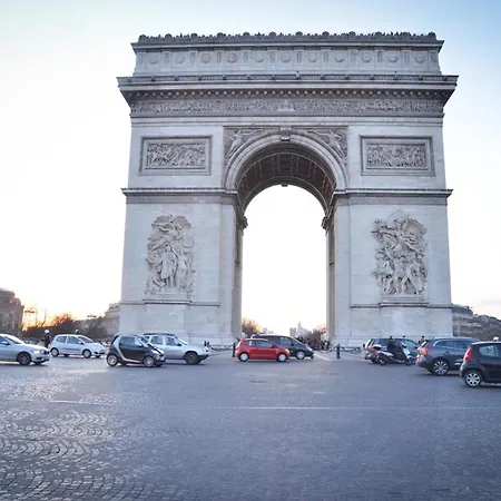 Champs Elysees Διαμέρισμα *
